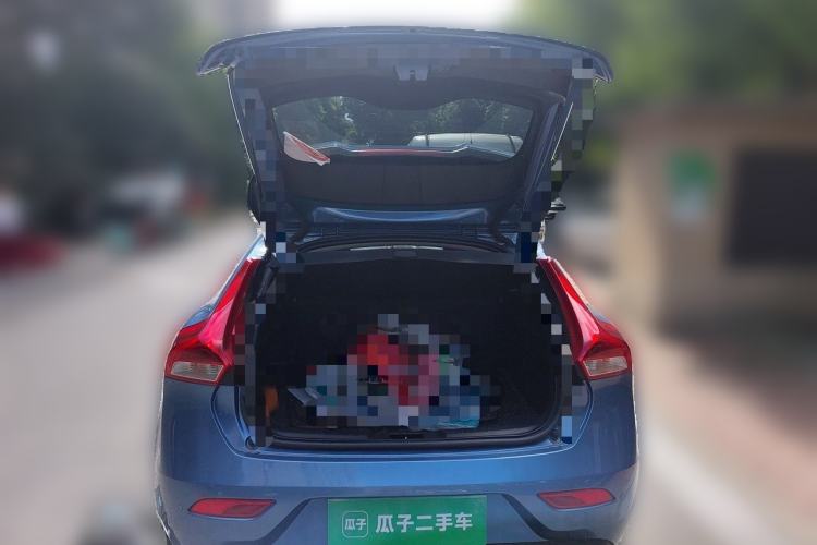Used Volvo V40 2015 1.6T Zhiya Edition Trunk