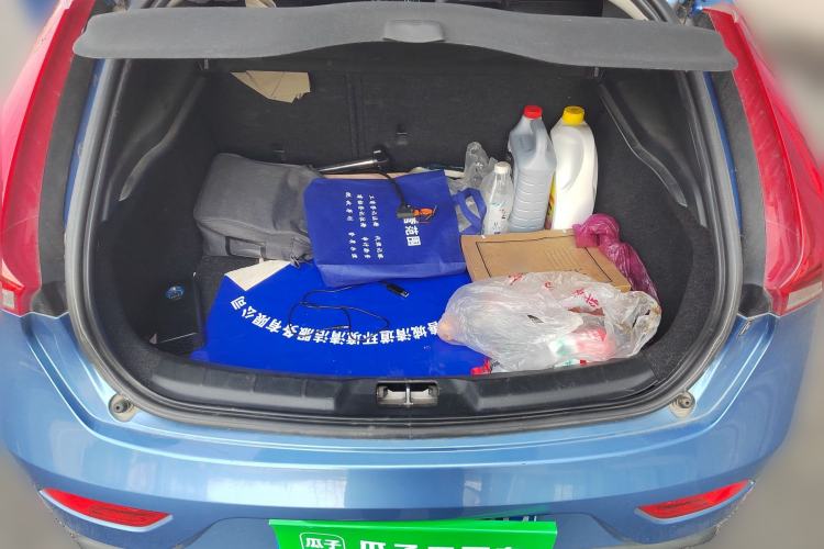 Used Volvo V40 2015 1.6T Zhiya Edition Trunk