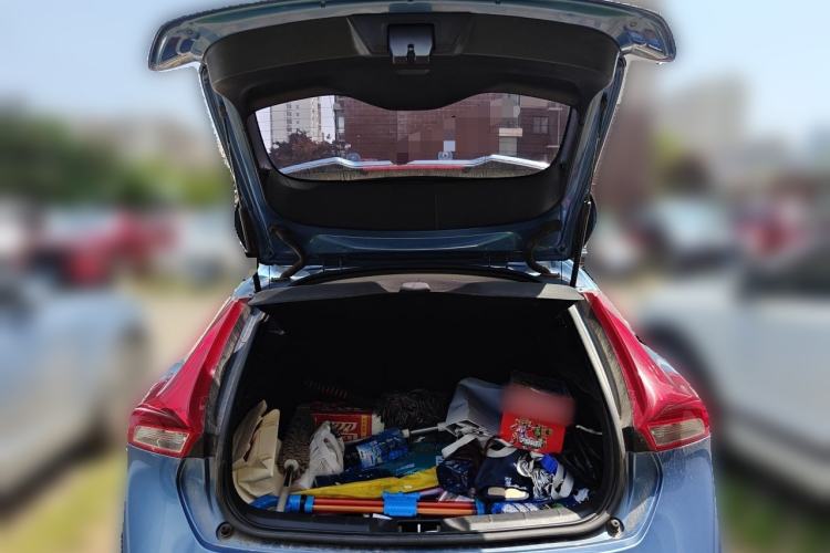 Used Volvo V40 2015 1.6T Zhiya Edition Trunk