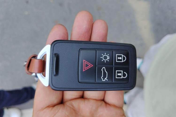 Used Volvo V40 2015 1.6T Zhiya Edition Vehicle Key