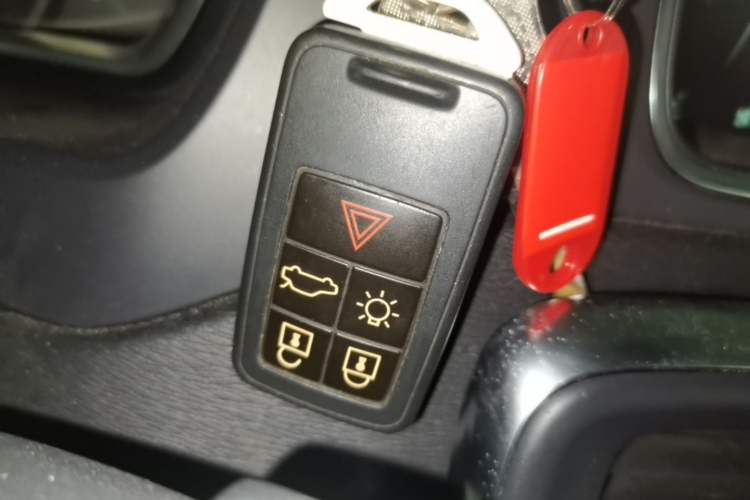 Used Volvo V40 2015 1.6T Zhiya Edition Vehicle Key