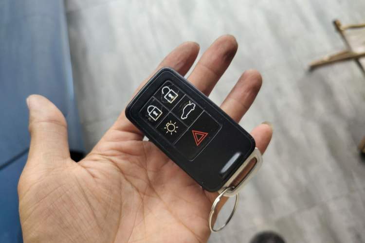 Used Volvo V40 2015 1.6T Zhiyi Edition Vehicle Key