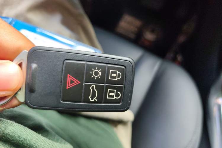Used Volvo V40 2015 1.6T Zhiya Edition Vehicle Key