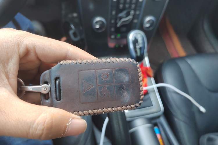 Used Volvo V40 2015 1.6T Zhiya Edition Vehicle Key