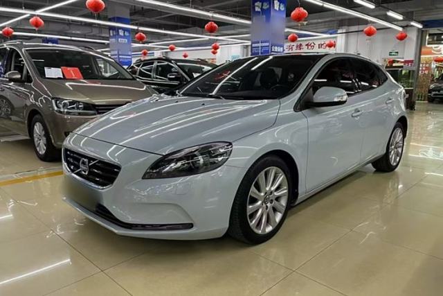 Used Volvo V40 2015 1.6T Zhiya Edition
