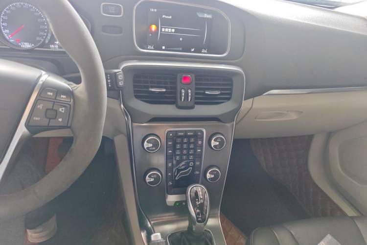 Used Volvo V40 2015 1.6T Zhiyi Edition Audio And AC Panel