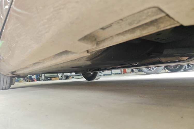 Used Volvo V40 2015 1.6T Zhiyi Edition Chassis Front Right