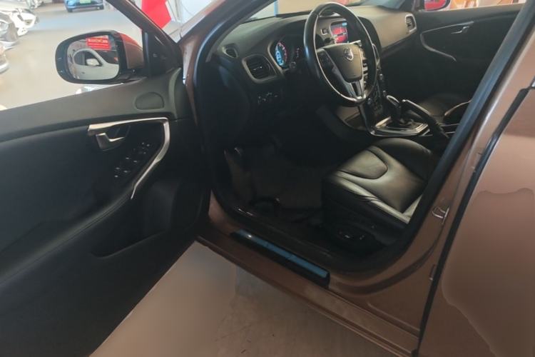 Used Volvo V40 2015 1.6T Zhiya Edition Driver Seat