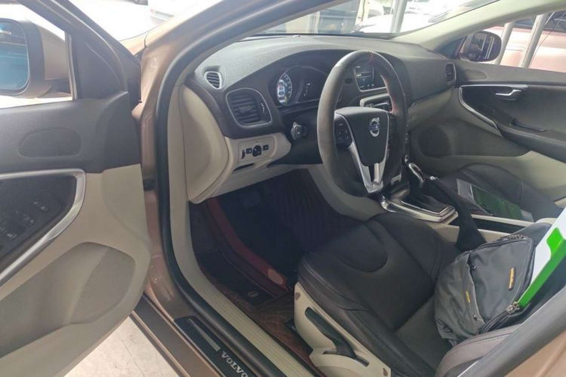 Used Volvo V40 2015 1.6T Zhiyi Edition Driver Seat