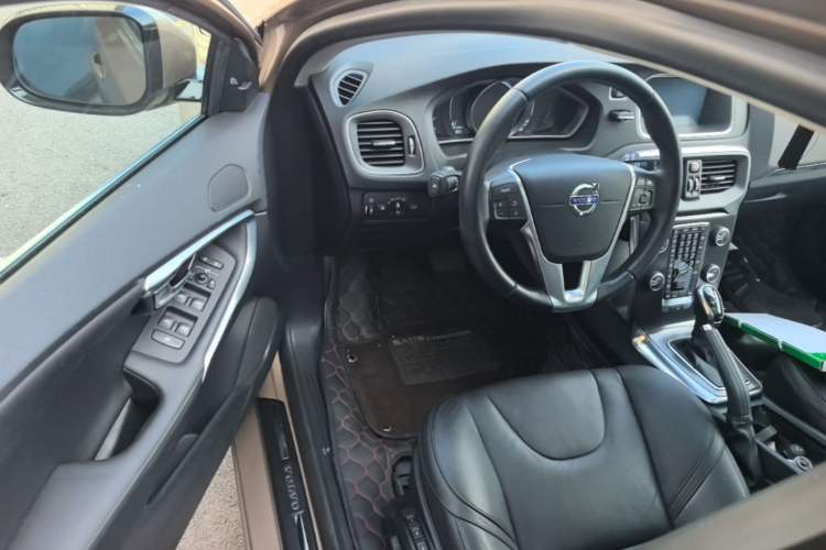 Used Volvo V40 2015 1.6T Zhiya Edition Driver Seat