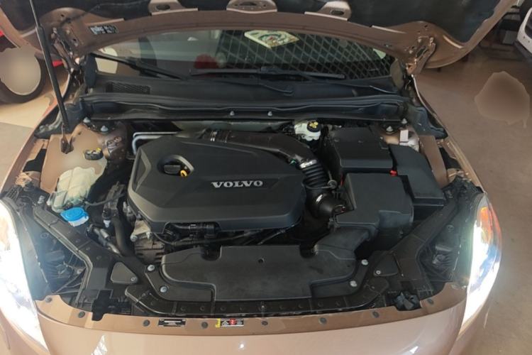 Used Volvo V40 2015 1.6T Zhiya Edition Engine Bay