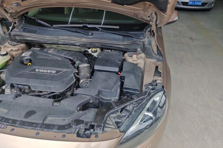 Used Volvo V40 2015 1.6T Zhiyi Edition Engine Bay Left