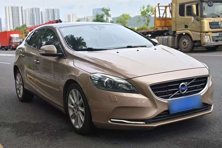 Used Volvo V40 2015 1.6T Zhiyi Edition Exterior 2