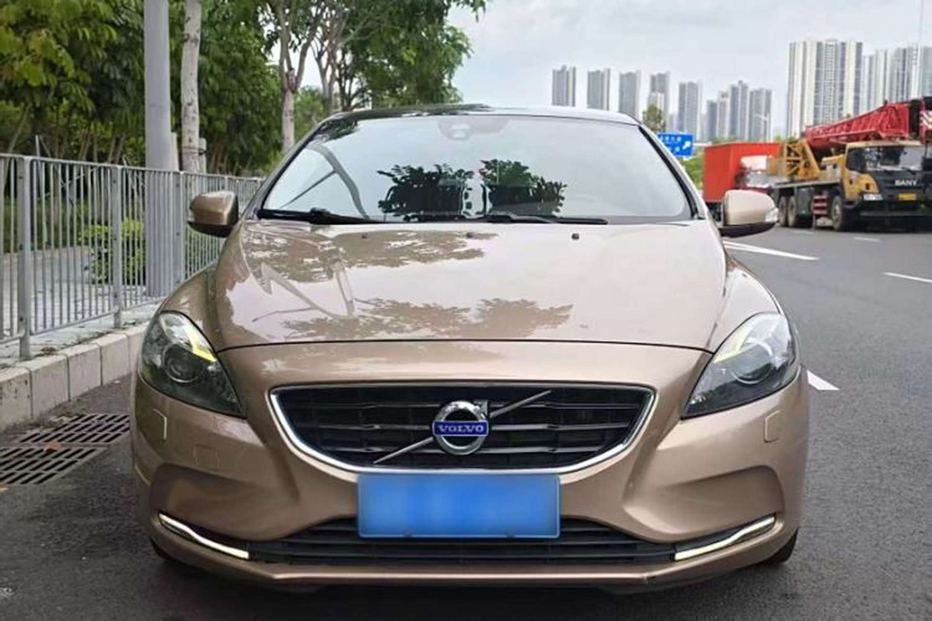 Used Volvo V40 2015 1.6T Zhiyi Edition Exterior 3