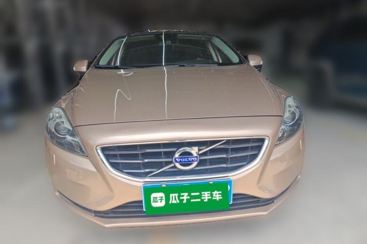 Used Volvo V40 2015 1.6T Zhiyi Edition Front