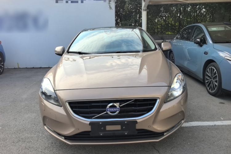 Used Volvo V40 2015 1.6T Zhiya Edition Front