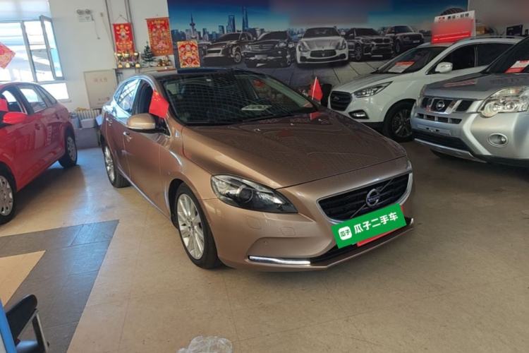 Used Volvo V40 2015 1.6T Zhiya Edition Front Right 45 Deg