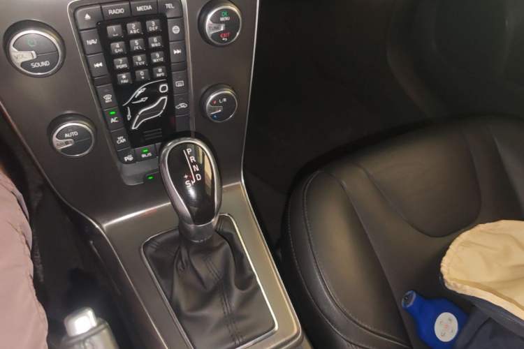 Used Volvo V40 2015 1.6T Zhiya Edition Gear Lever