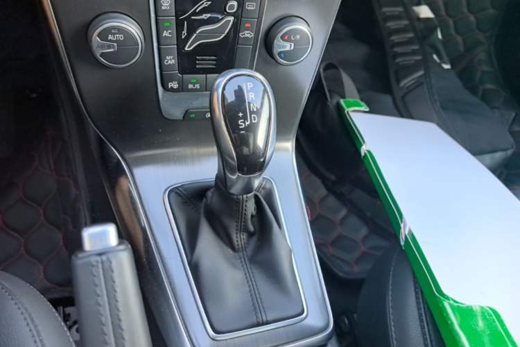 Used Volvo V40 2015 1.6T Zhiya Edition Gear Lever