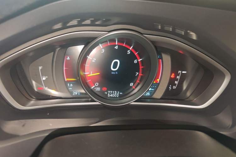 Used Volvo V40 2015 1.6T Zhiya Edition Instrument Cluster