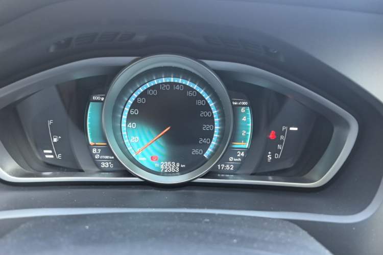 Used Volvo V40 2015 1.6T Zhiya Edition Instrument Cluster
