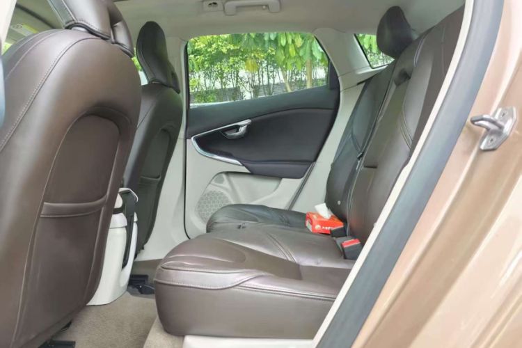 Used Volvo V40 2015 1.6T Zhiyi Edition Interior 1
