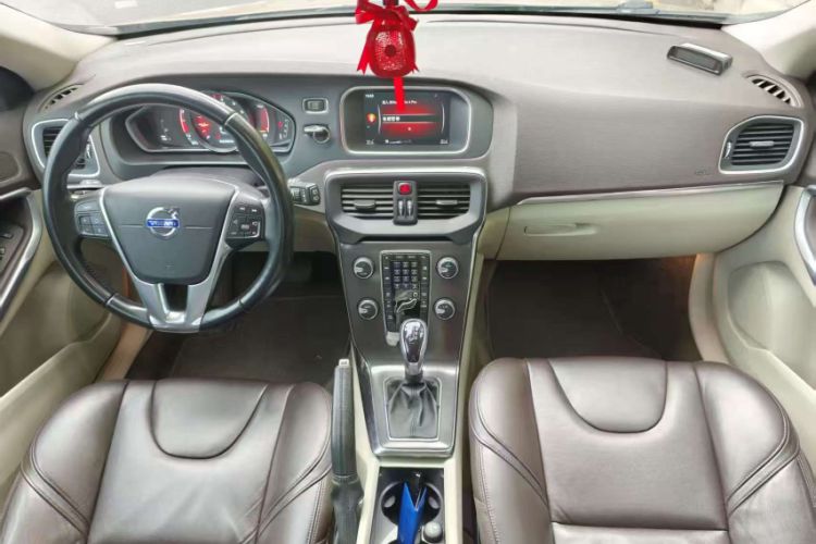Used Volvo V40 2015 1.6T Zhiyi Edition Interior 2