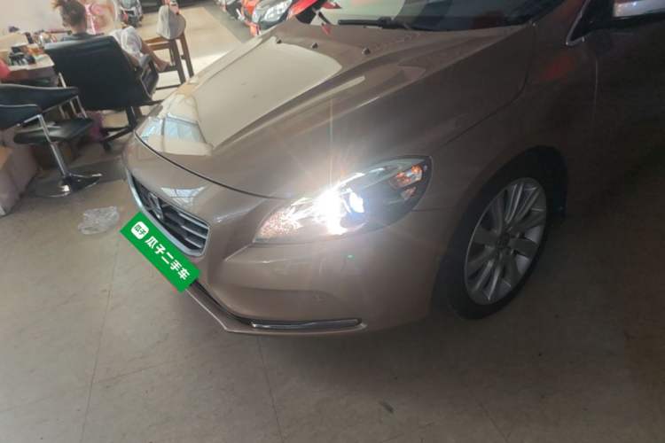 Used Volvo V40 2015 1.6T Zhiya Edition Left Front Headlight