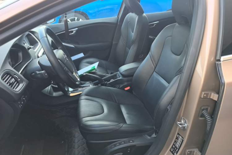 Used Volvo V40 2015 1.6T Zhiya Edition Left Front Seat