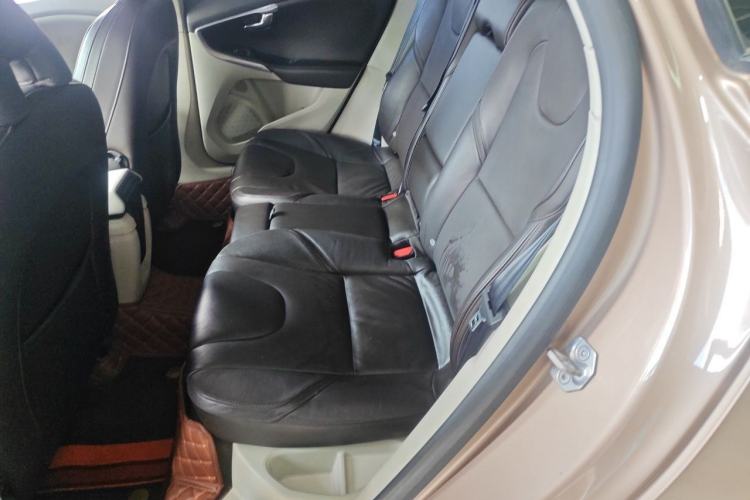 Used Volvo V40 2015 1.6T Zhiyi Edition Left Rear Seat