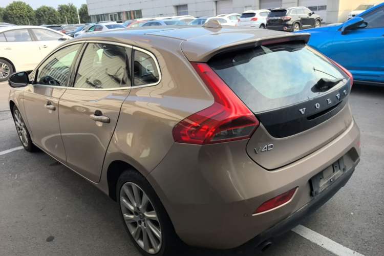Used Volvo V40 2015 1.6T Zhiya Edition Rear Left 45 Deg