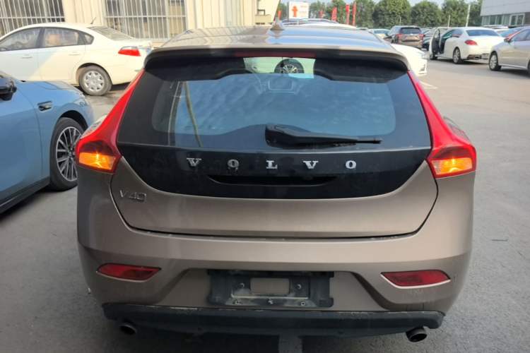 Used Volvo V40 2015 1.6T Zhiya Edition Rear