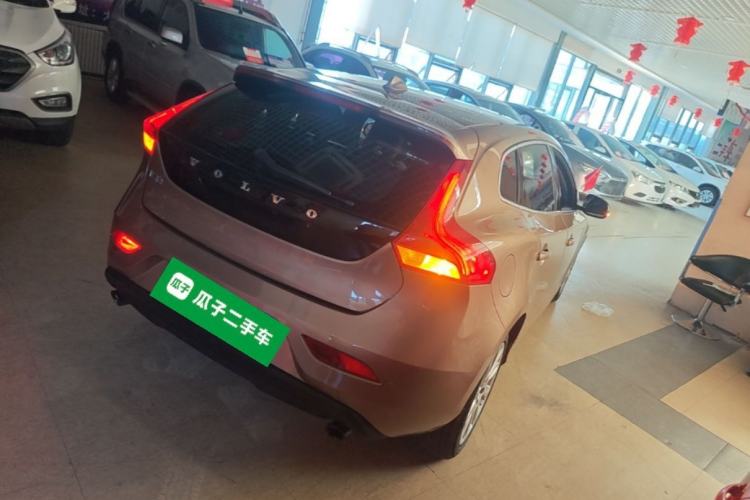 Used Volvo V40 2015 1.6T Zhiya Edition Rear Right 45 Deg