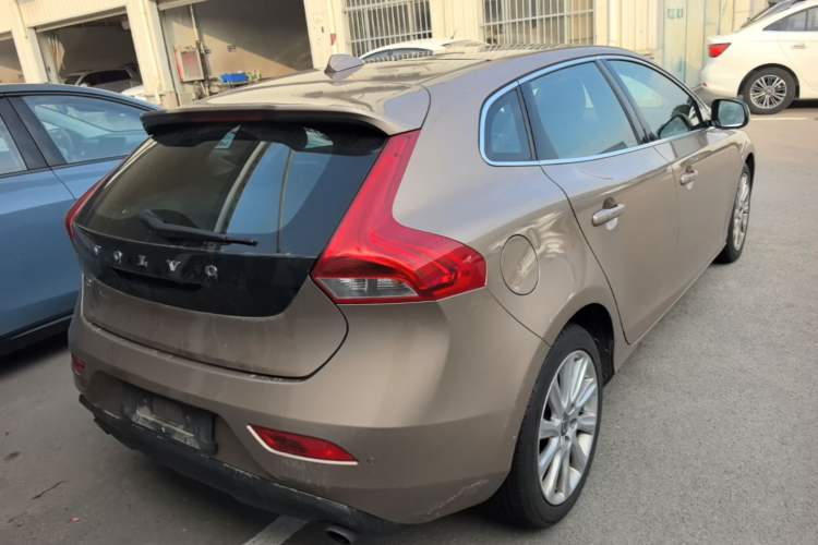 Used Volvo V40 2015 1.6T Zhiya Edition Rear Right 45 Deg