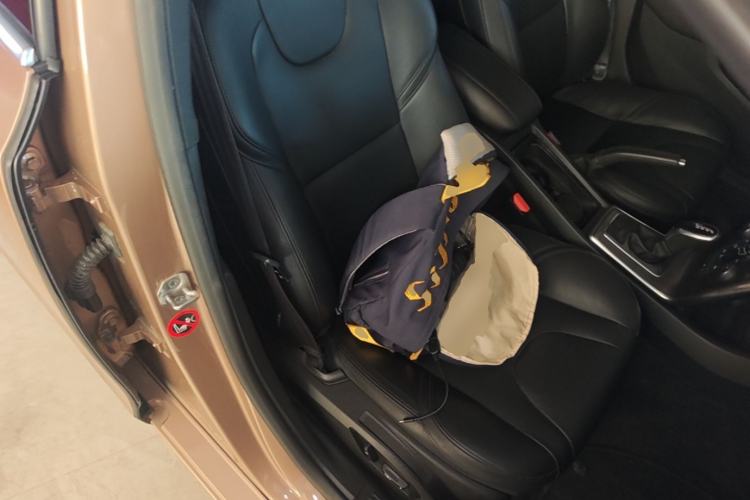 Used Volvo V40 2015 1.6T Zhiya Edition Right Front Seat
