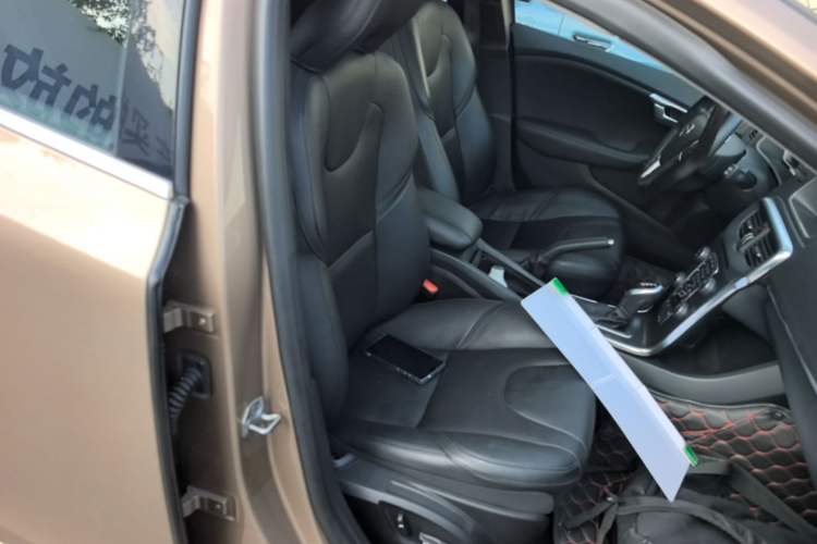 Used Volvo V40 2015 1.6T Zhiya Edition Right Front Seat