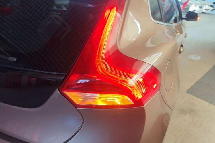 Used Volvo V40 2015 1.6T Zhiya Edition Right Rear Taillight