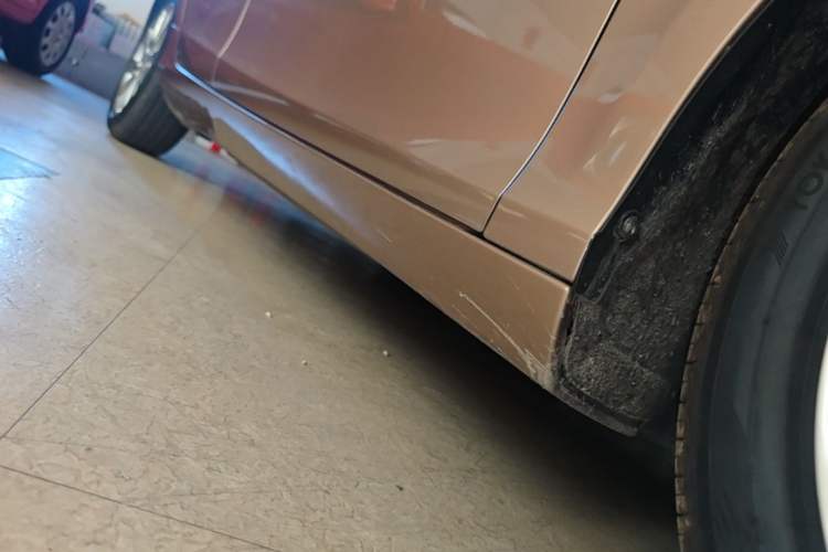 Used Volvo V40 2015 1.6T Zhiya Edition Right Side Sill