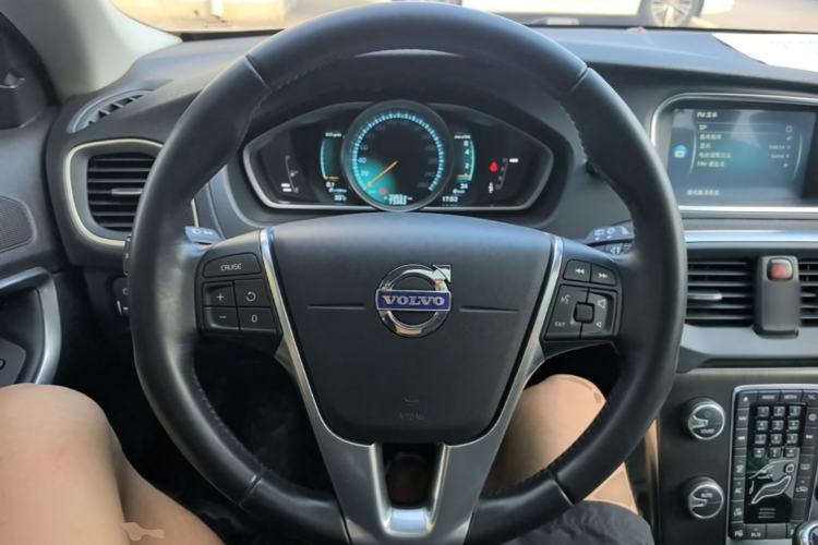 Used Volvo V40 2015 1.6T Zhiya Edition Steering Wheel