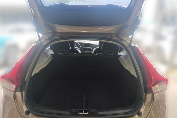 Used Volvo V40 2015 1.6T Zhiyi Edition Trunk