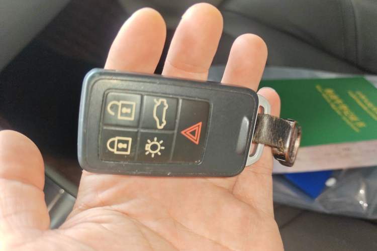 Used Volvo V40 2015 1.6T Zhiyi Edition Vehicle Key