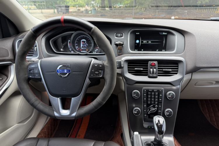 Used Volvo V40 2015 1.6T Zhiyi Edition Audio And AC Panel