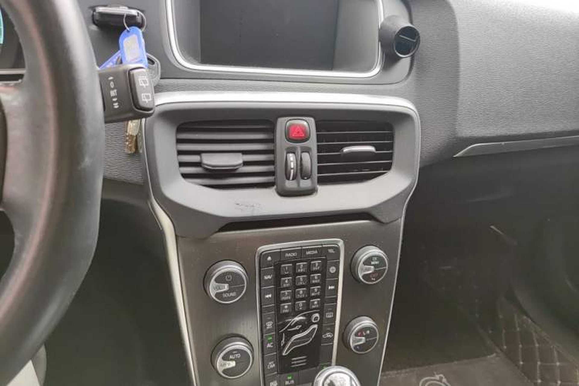 Used Volvo V40 2015 1.6T Zhiya Edition Audio And AC Panel