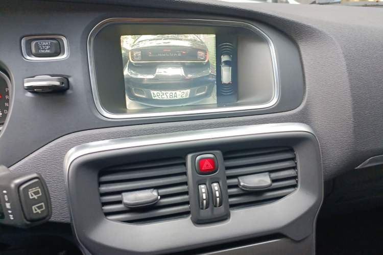 Used Volvo V40 2015 1.6T Zhiyi Edition Audio And AC Panel