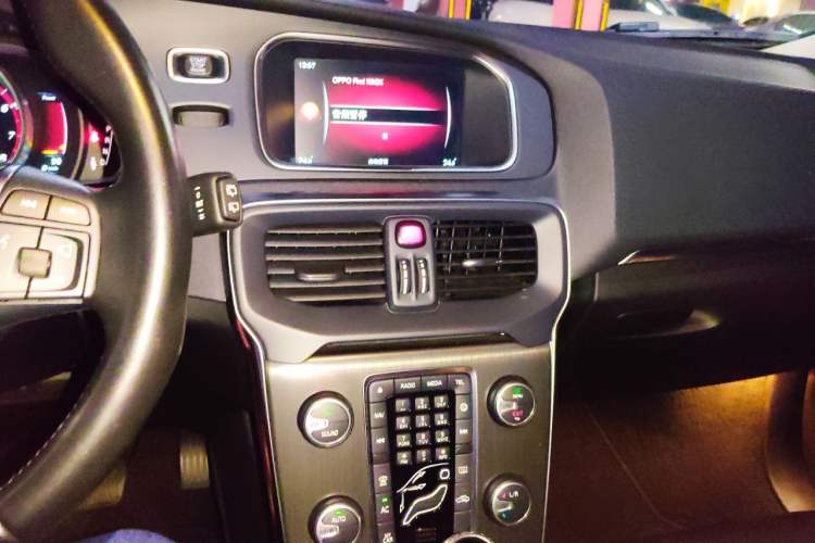 Used Volvo V40 2015 1.6T Zhiyi Edition Audio And AC Panel