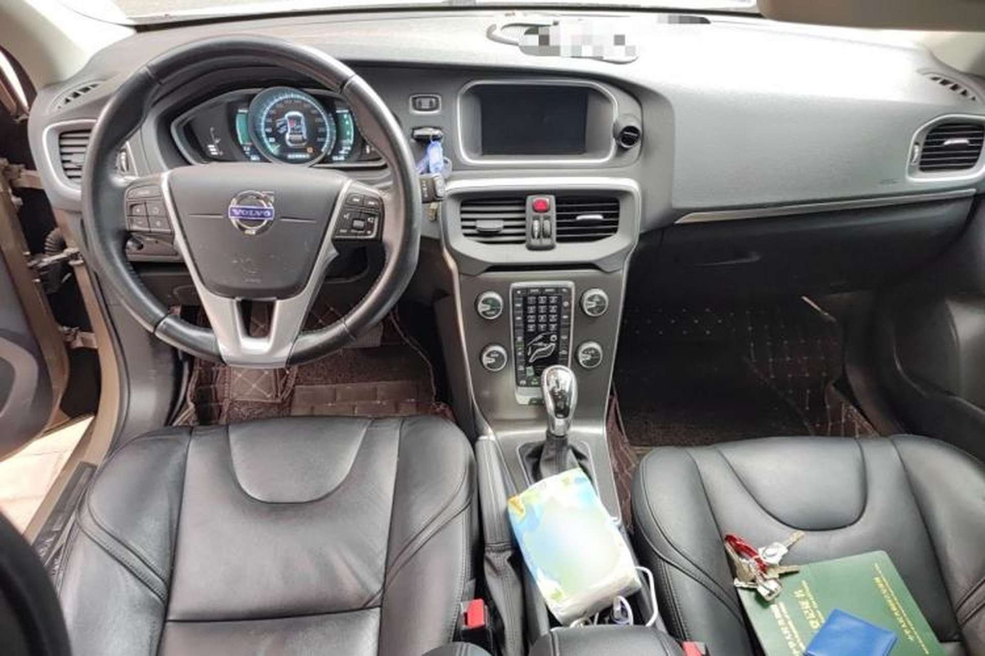Used Volvo V40 2015 1.6T Zhiya Edition Center Console