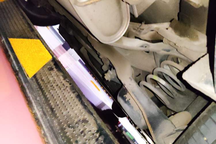 Used Volvo V40 2015 1.6T Zhiyi Edition Chassis Rear Right