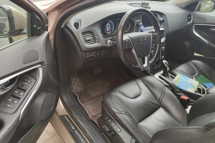 Used Volvo V40 2015 1.6T Zhiya Edition Driver Seat