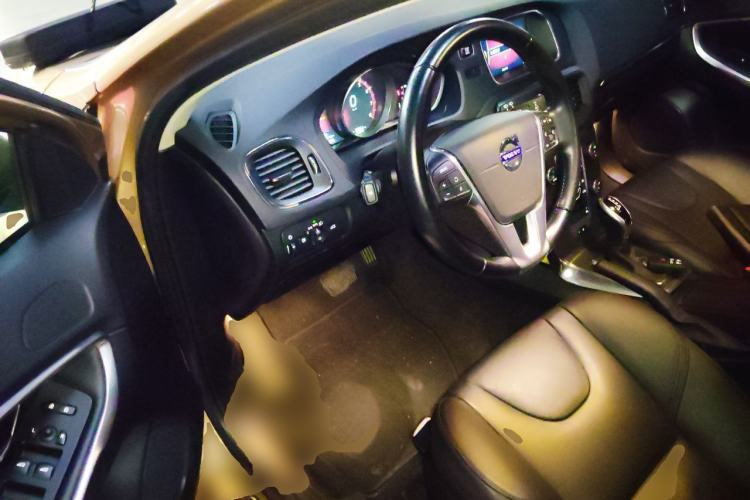 Used Volvo V40 2015 1.6T Zhiyi Edition Driver Seat