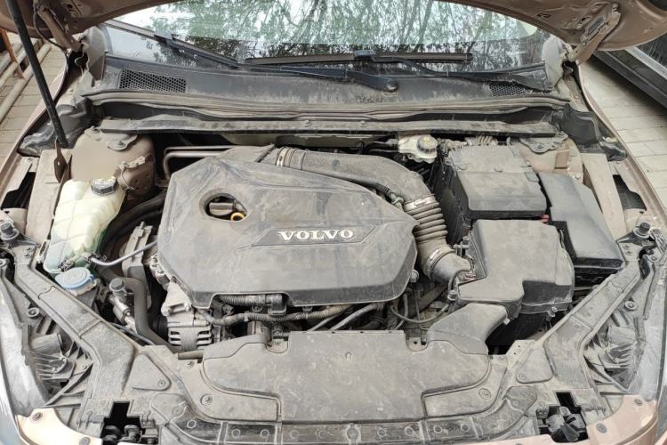 Used Volvo V40 2015 1.6T Zhiya Edition Engine Bay